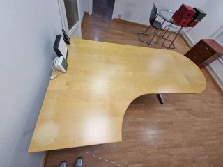 Escritorio grande y cajonera