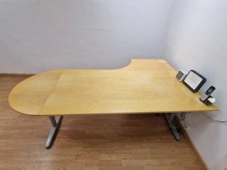 Escritorio grande y cajonera