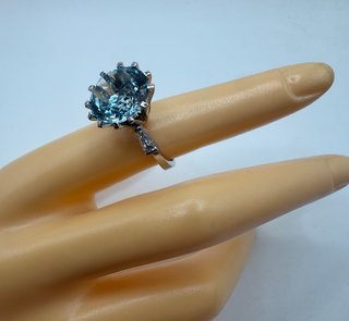 Anillo oro 18 kt topacio y diamantes