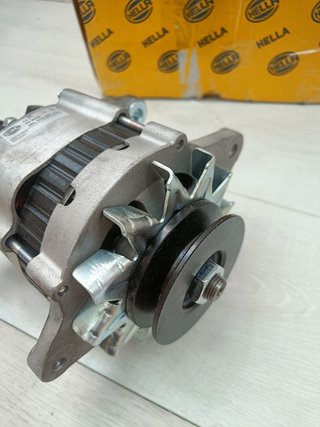HELLA 8EL 012 427-521 Alternador 14V 70A
