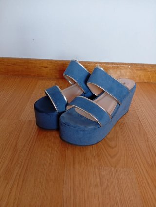 Sandalias Belle Women Azul y plateado