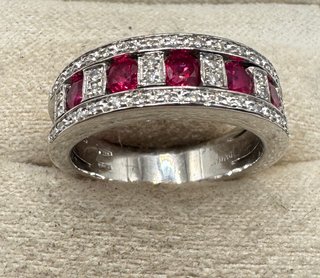 Anillo Oro 18kt Diamantes y Rubíes