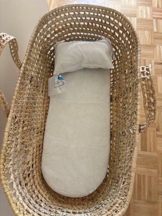 Moisés para bebé de mimbre con soporte