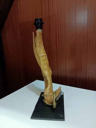Lámpara de madera boj pulida