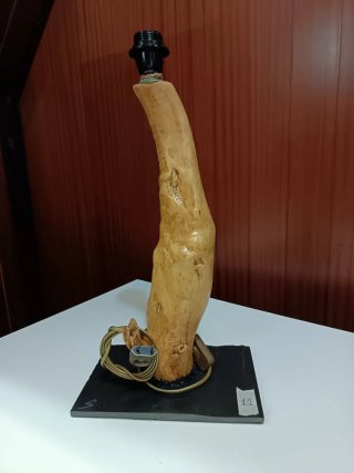 Lámpara de madera boj pulida