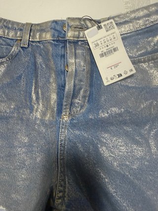 Pantalón corto Zara brillo plateado talla M