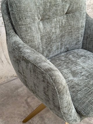 Silla giratoria Lexa de chenilla verde y patas de acero con acabado verde