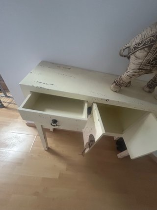 Mueble de entrada blanco y madera