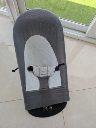 Mecedora/Hamaquita Baby Bjorn Gris