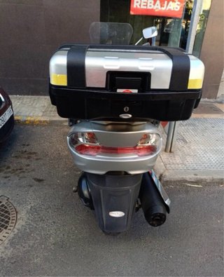 Maxi Scooter Negra y Plateada