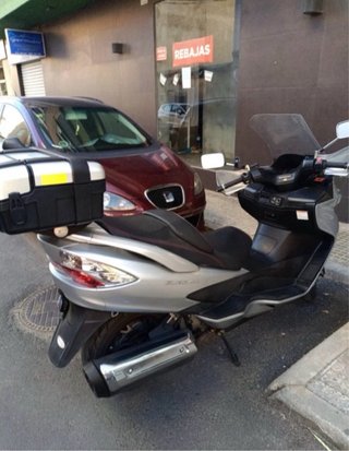 Maxi Scooter Negra y Plateada