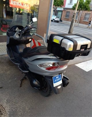 Maxi Scooter Negra y Plateada