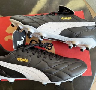 Scarpe da calcio Puma nere nuove