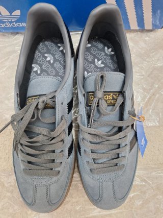 Zapatillas Adidas Grises y Negras