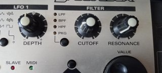 Roland MC-307 Groovebox