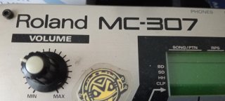 Roland MC-307 Groovebox