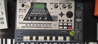 Roland MC-307 Groovebox