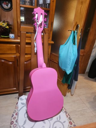 Guitarra infantil rosa