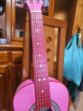 Guitarra infantil rosa