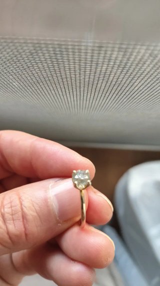 Anillo oro 14K. diamante 1 quilate pureza I1