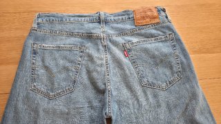 2 pantalones levis