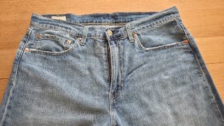 2 pantalones levis