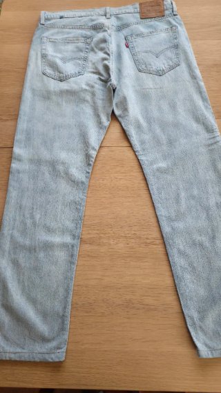 2 pantalones levis