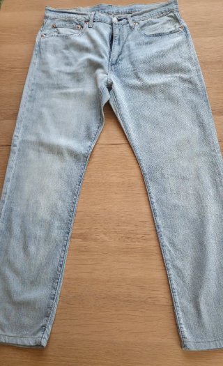2 pantalones levis