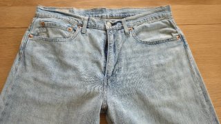 2 pantalones levis