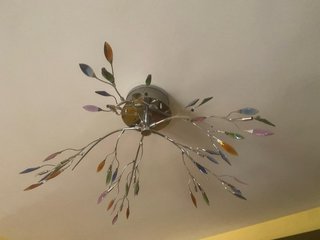 Lámparas de árbol multicolor y plateadas