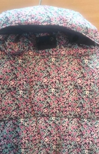 Chaquetón sin mangas estampado floral
