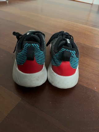 Zapatillas Adidas Negras y Rojas