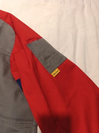 Chaqueta de trabajo gris y roja