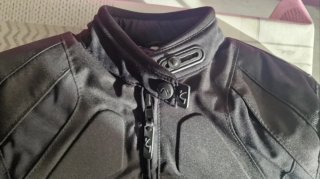 Chaqueta de moto negra