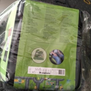 Alzatina per bambini con disegno città