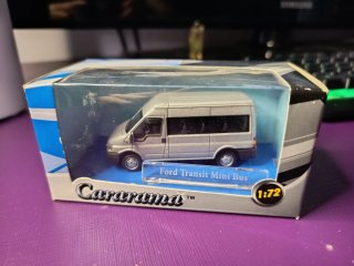 Minibús Ford Transit Cararama 1:72