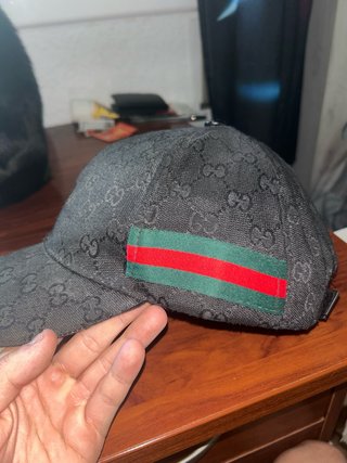 Gorra Gucci Negra con detalles verdes
