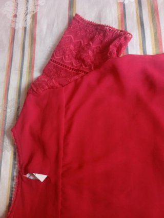 Blusa de encaje roja