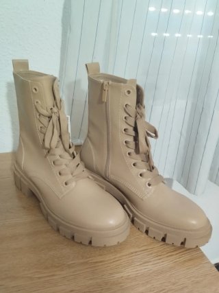 Botas Stradivarius Talla 41 Beige