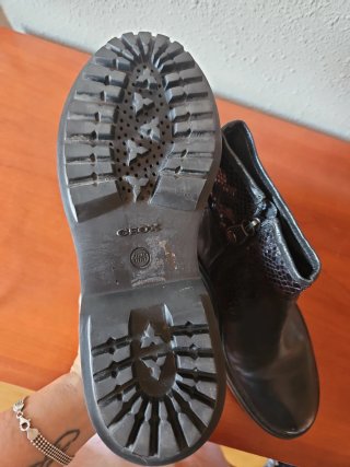 Botines Geox piel efecto serpiente