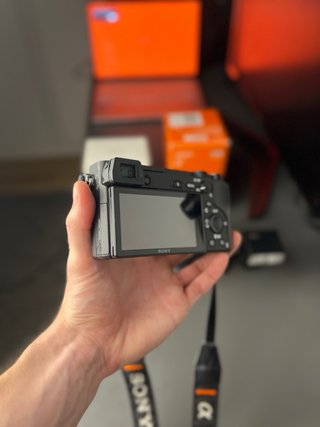 Sony a6300 cuerpo + Accesorios IMPECABLE