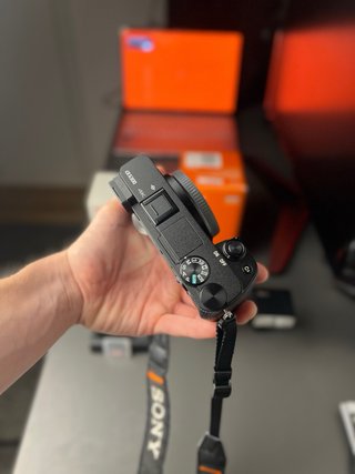 Sony a6300 cuerpo + Accesorios IMPECABLE