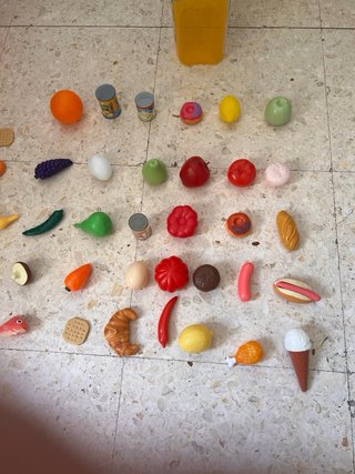 Comida de juguete más bote