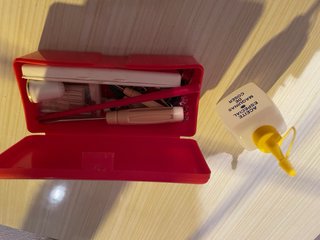 Máquina coser Alfa antigua,  accesorios y mueble