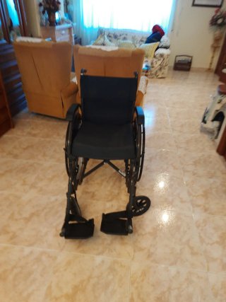 Silla de ruedas para invalido casi nueva  plegable