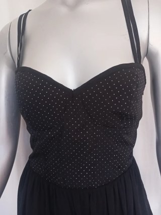 Vestido negro con lunares