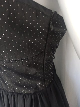Vestido negro con lunares