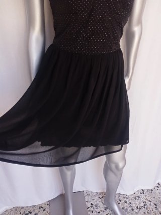 Vestido negro con lunares