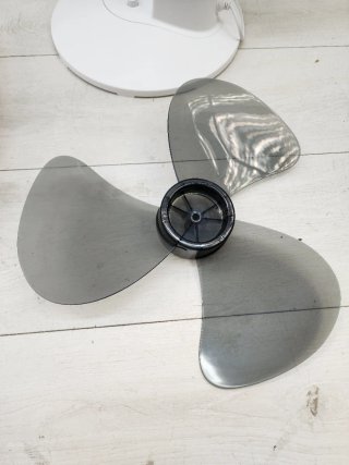 Ventilador de mesa 40 cm Comfee