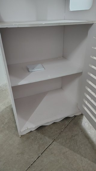 Gabinete de almacenamiento blanco con puerta